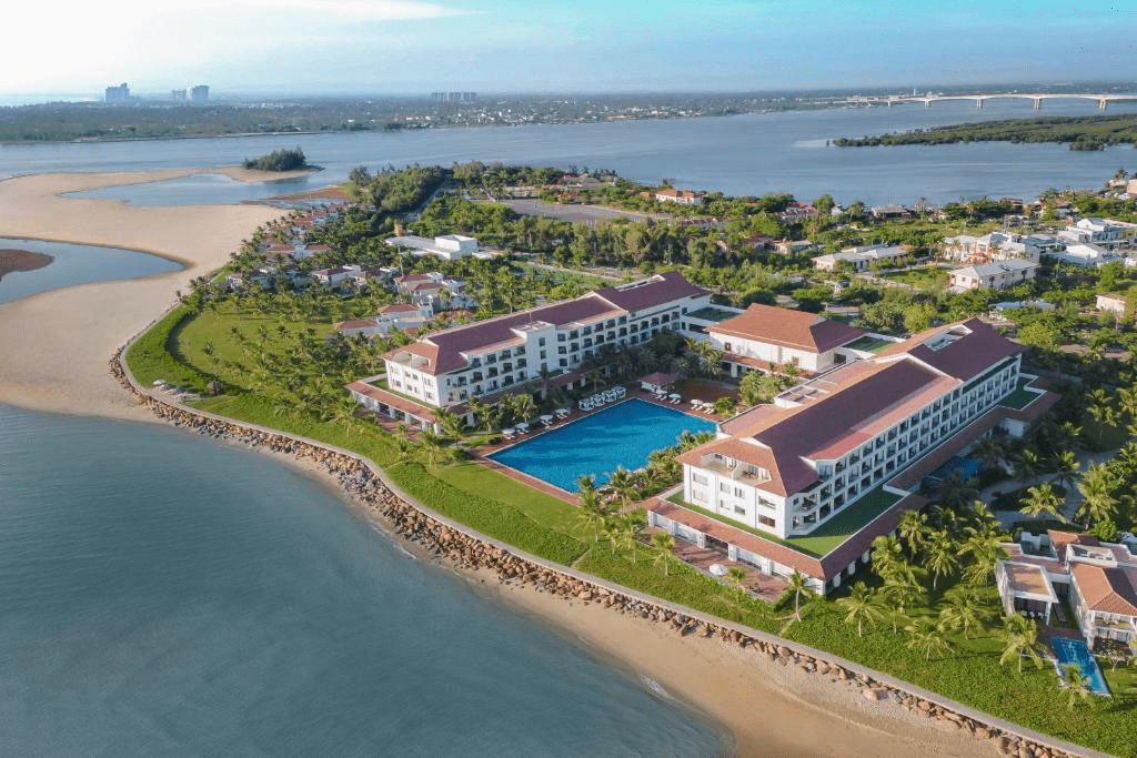 Renaissance Hoi An Resort is famous for its luxurious and comfortable accommodations