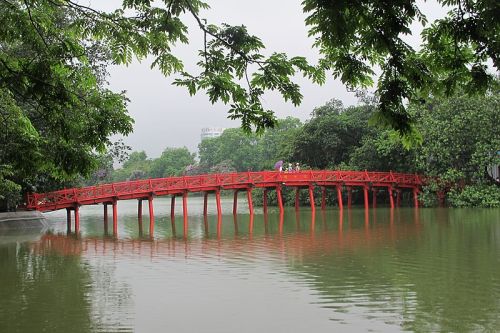The Huc Bridge: A Cultural Symbol of Hoan Kiem Lake