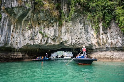 Luon Cave Halong Bay: Kayaking guide, things to do and travel tips