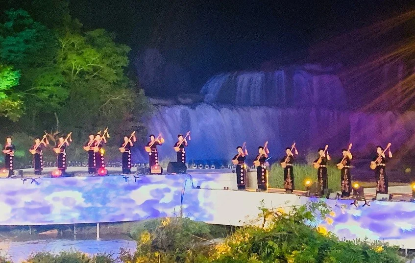 ban-gioc-waterfall-festival