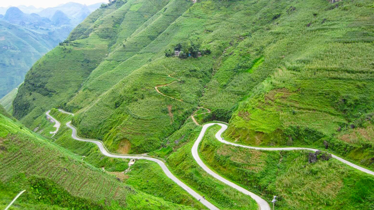 ha-giang-is-famous-for-its-winding-roads