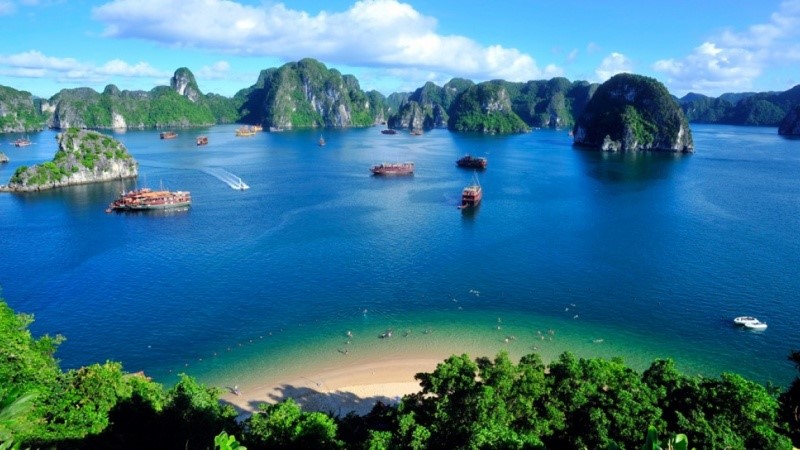 lan-ha-bay-serenity-and-hidden-lagoons-1