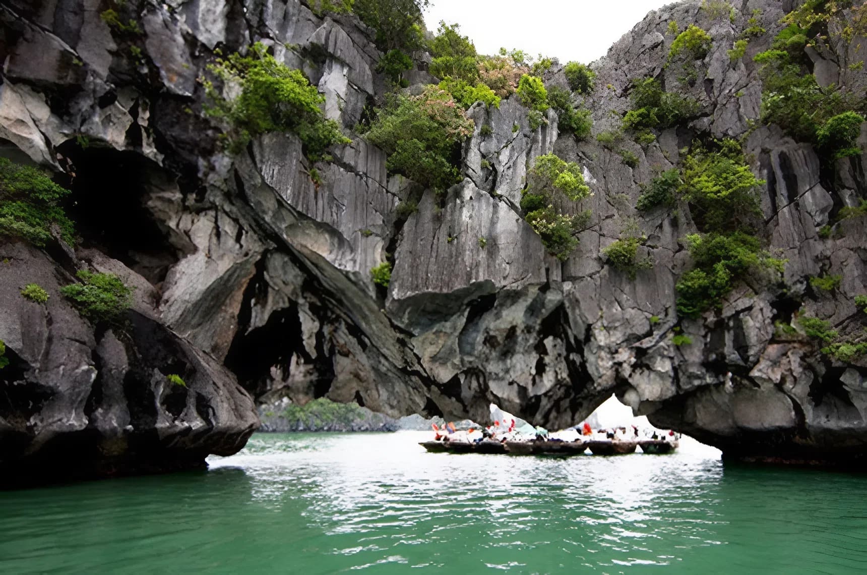 entrance-to-luon-cave-halong-bay-1-