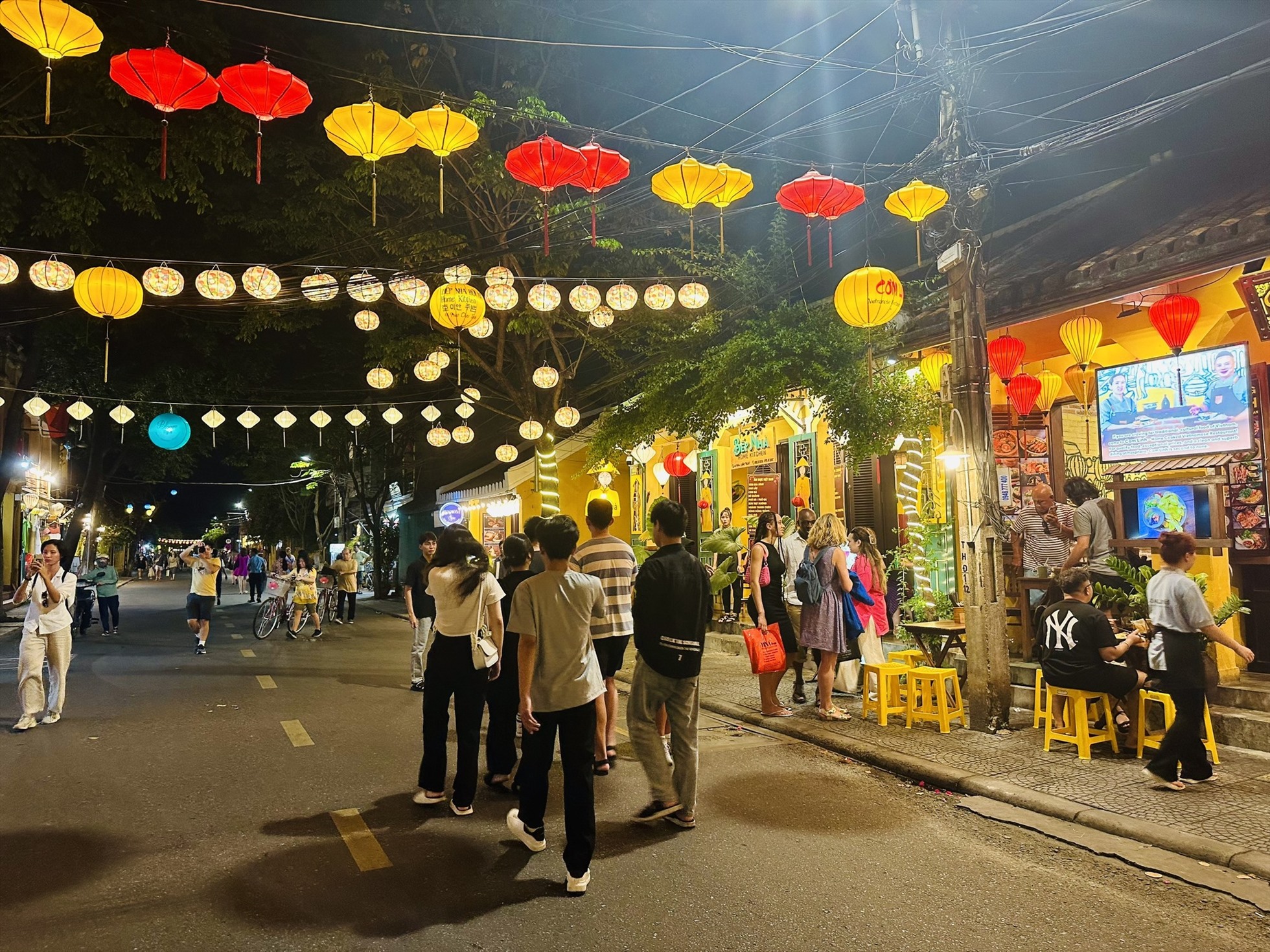 Visitors walking on foot in Hoi An