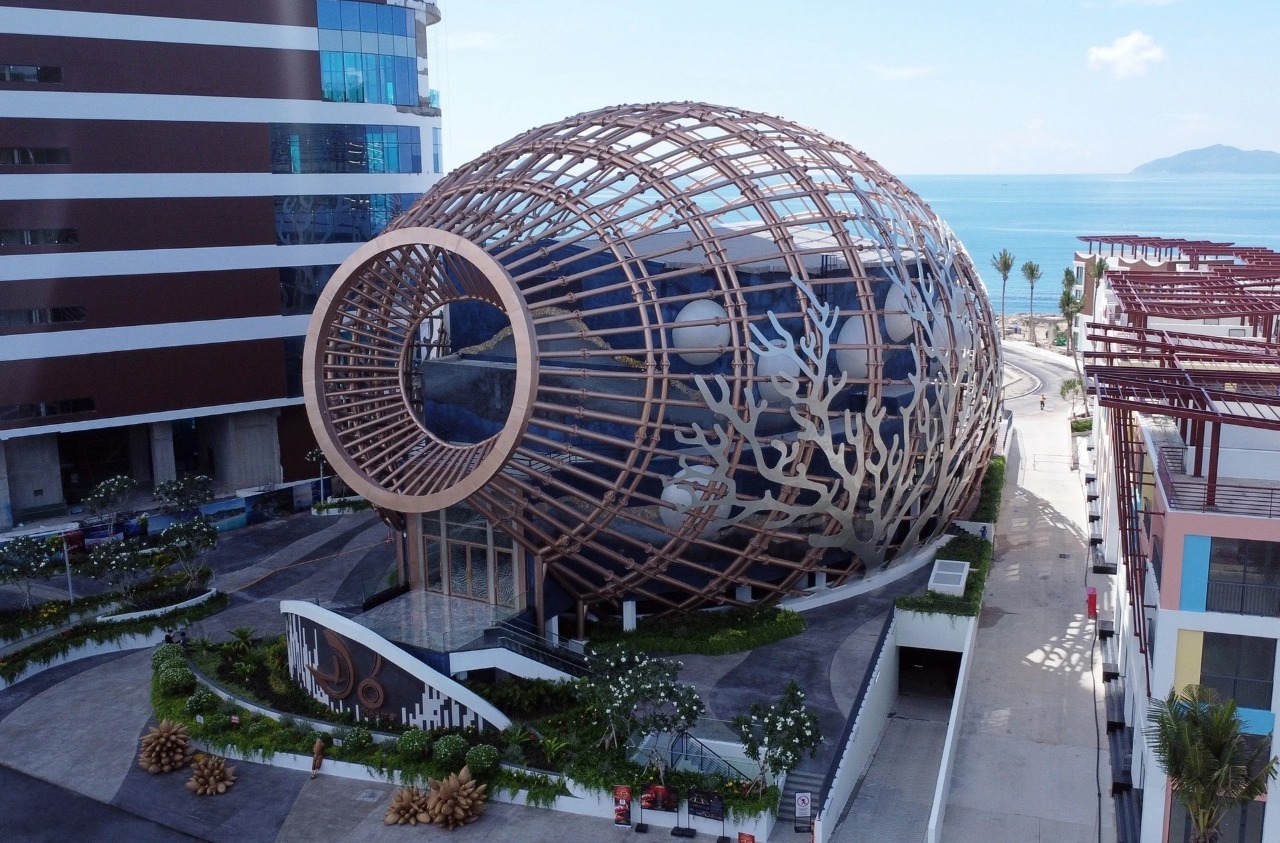 the-outside-design-of-do-theatre
