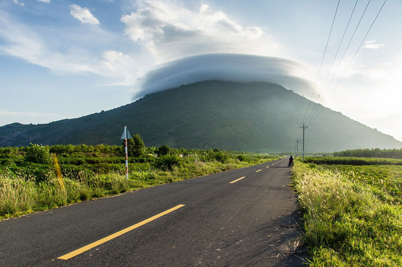 how-to-get-to-tay-ninh-ba-den-mountain-vietnam-source-dat-viet-tour-