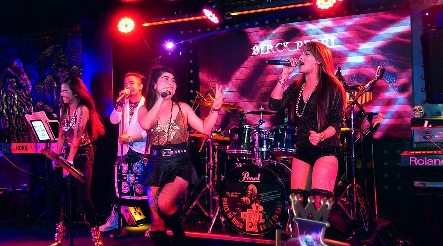 enjoy-live-music-at-black-pearl-bar-source-tripadvisor--1