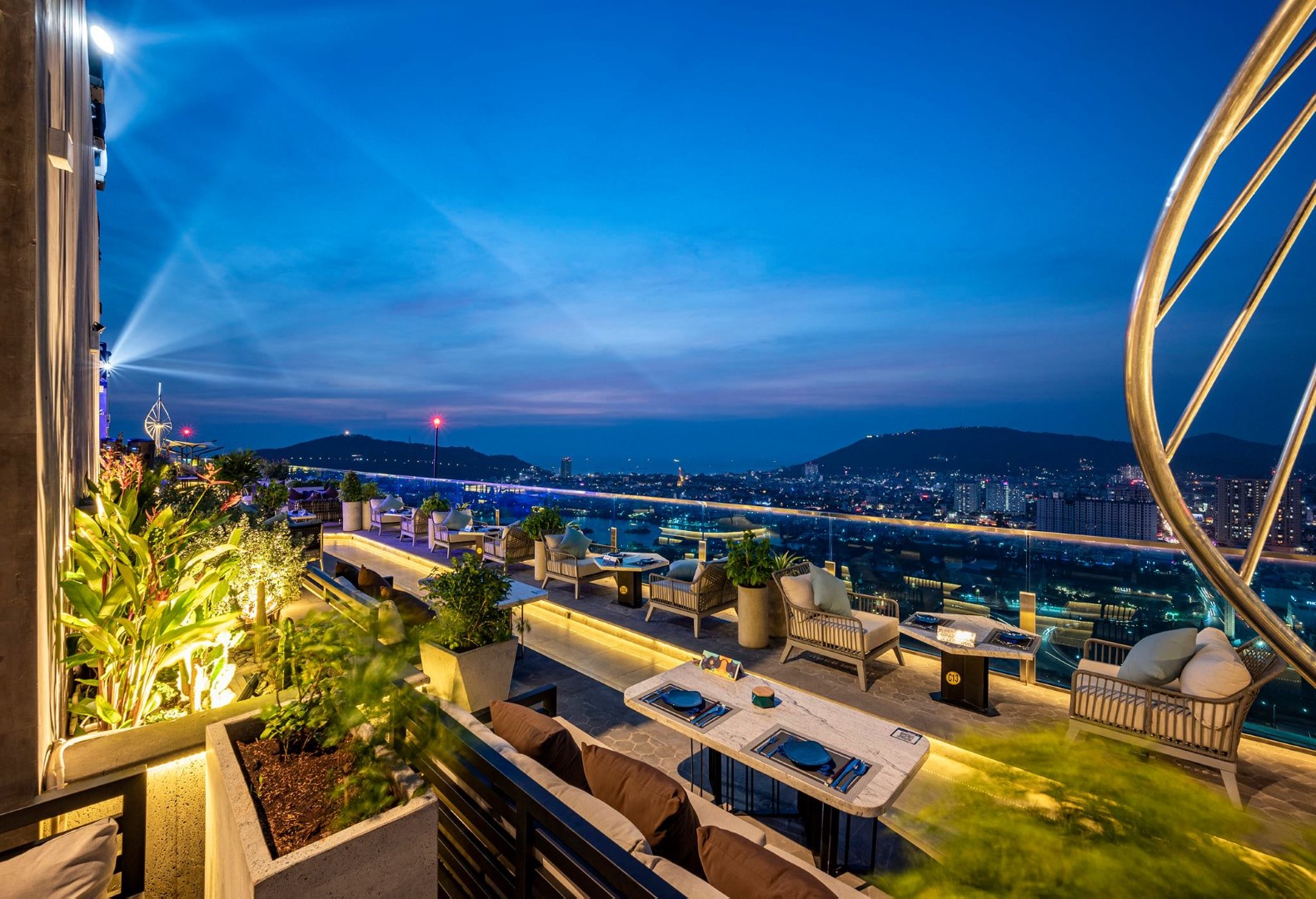 oasky-restaurant-lounge-source-mia.vn-