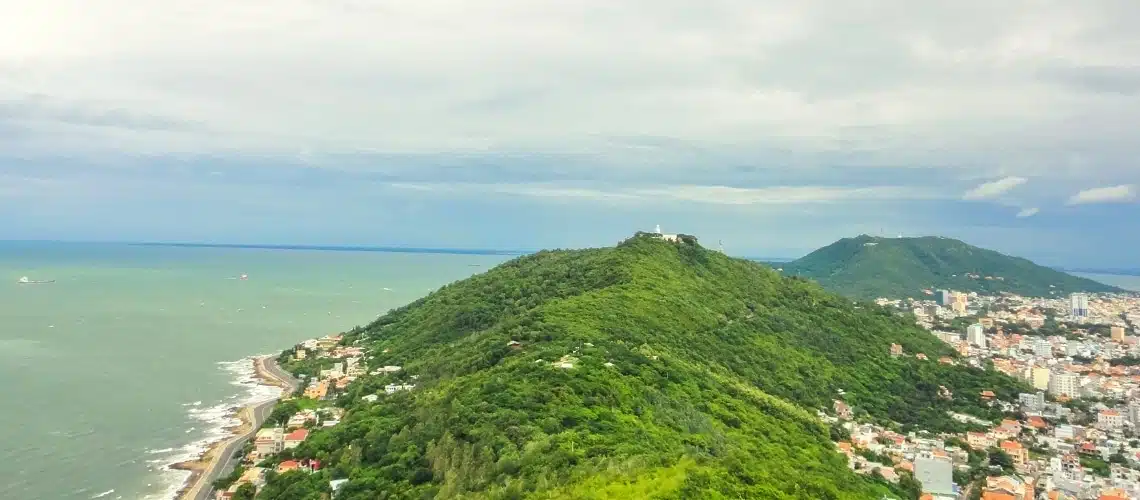 tao-phung-small-mountain-