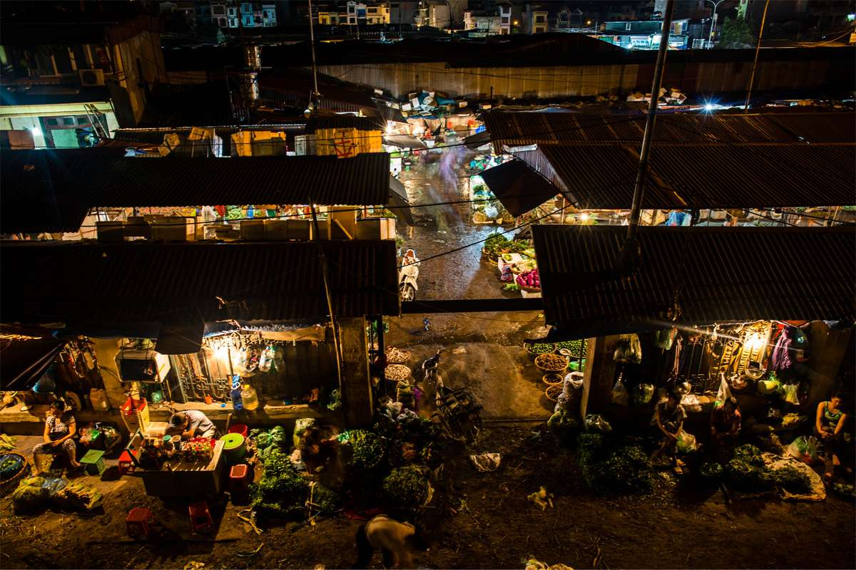 discover-the-history-of-long-bien-market