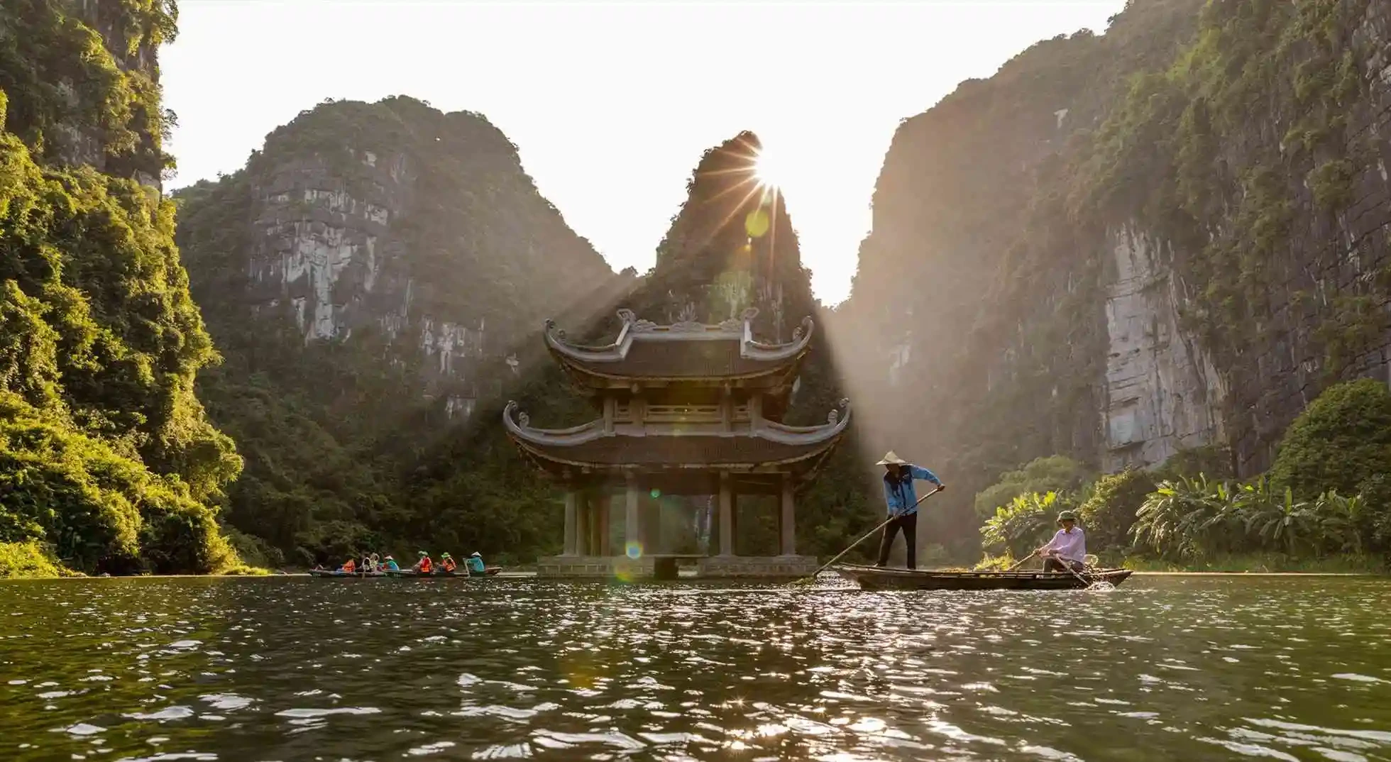 begin-your-adventure-in-ninh-binh-with-the-breathtaking-tra-ng-an-boat-tour