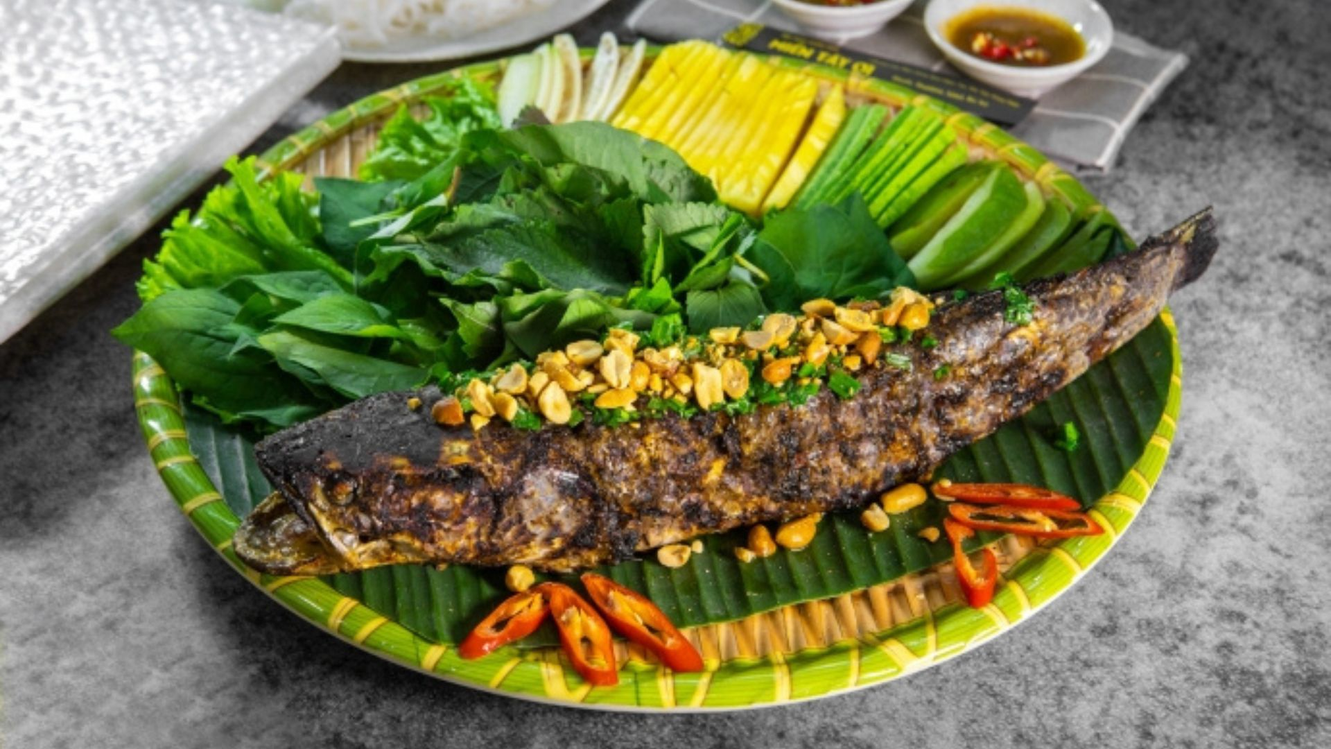 ca-loc-nuong-trui-grilled-snakehead-fish