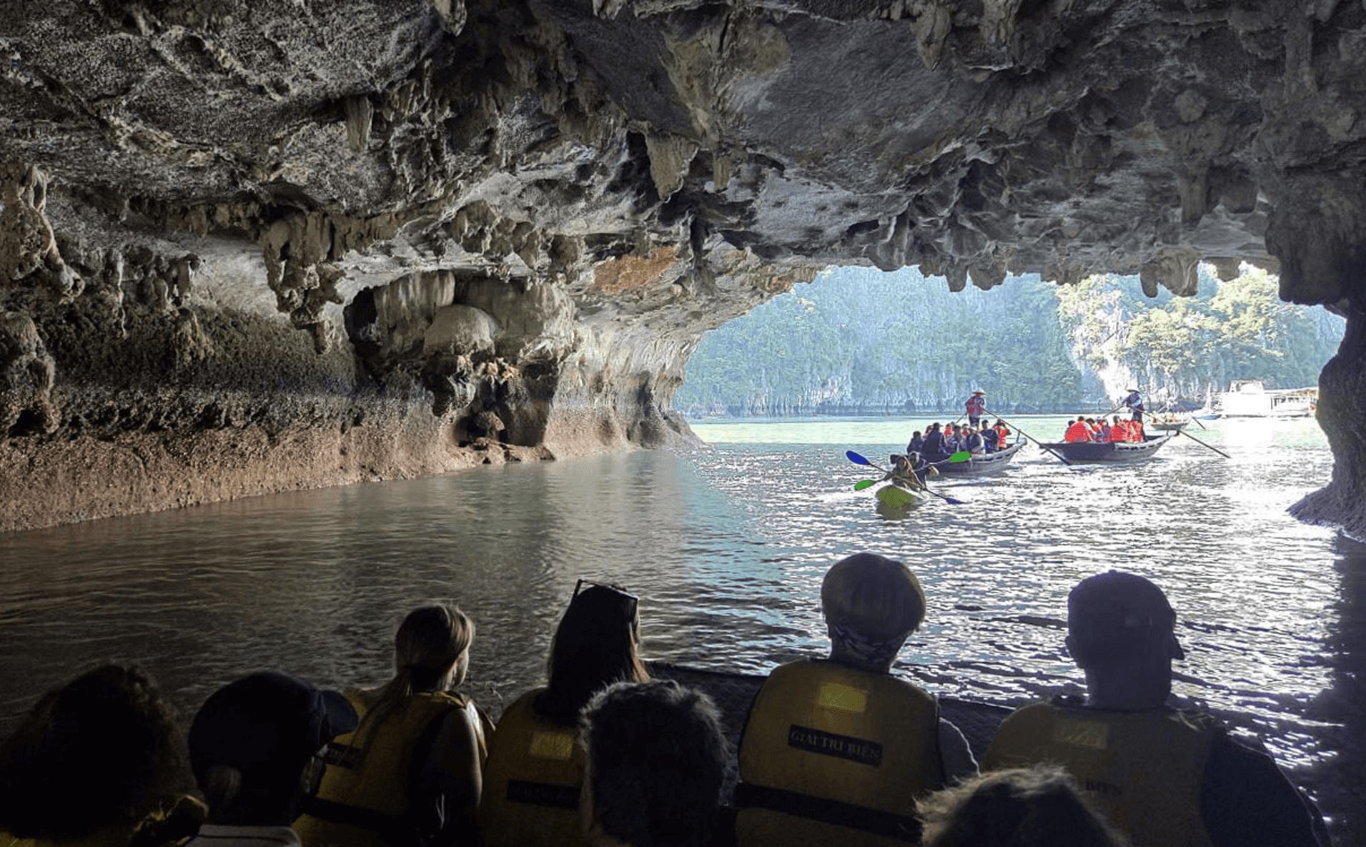 luon-cave-kayak