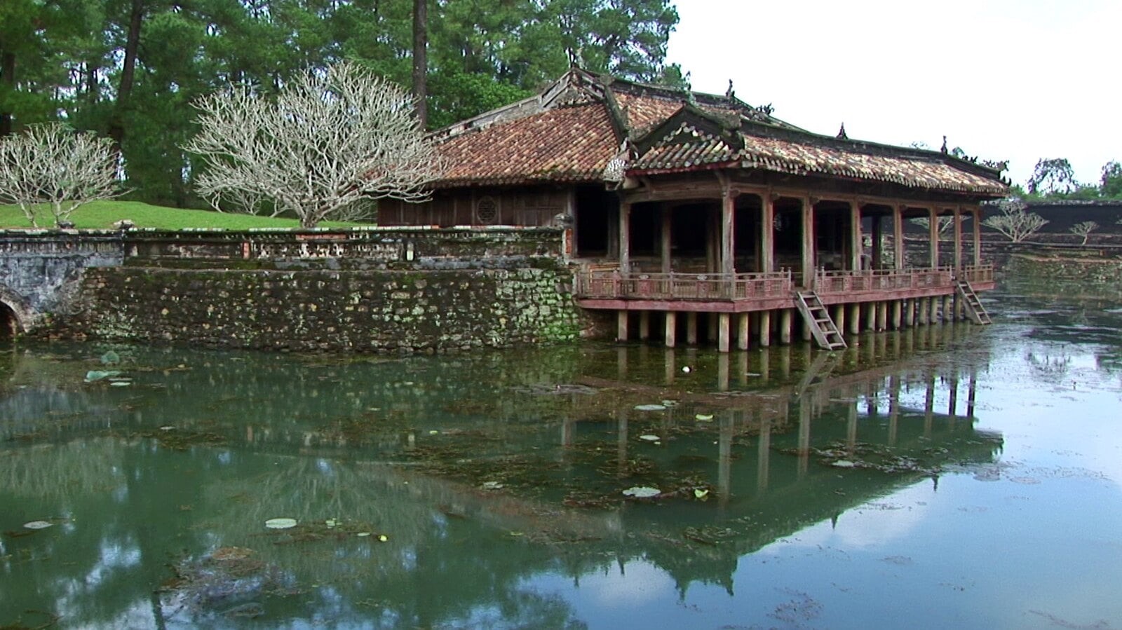 tu-duc-tomb-4
